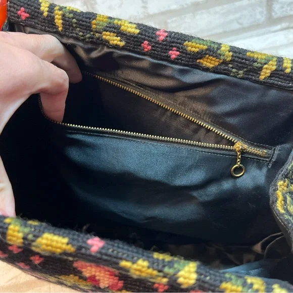 Vintage Black Pink Floral Tapestry Embroidered Bag Purse Lucite Handles - Picture 5 of 9